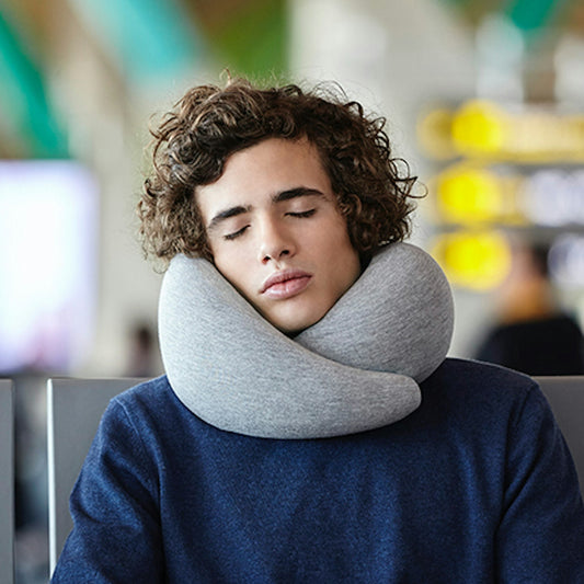 Travel neck pillow for long flights